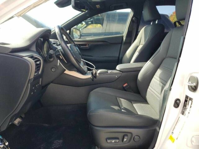 Білий Лексус НХ, об'ємом двигуна 2 л та пробігом 34 тис. км за 8900 $, фото 6 на Automoto.ua