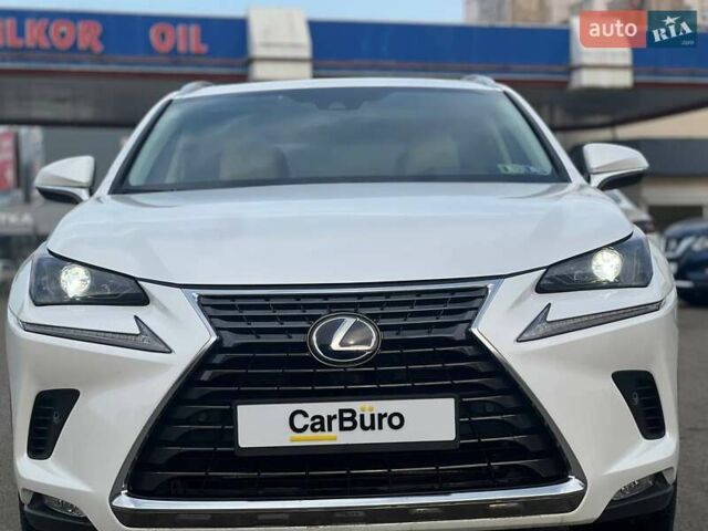 Білий Лексус НХ, об'ємом двигуна 2.49 л та пробігом 65 тис. км за 30700 $, фото 5 на Automoto.ua