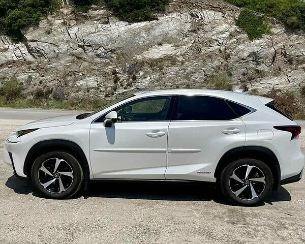 Белый Лексус НХ, объемом двигателя 2.5 л и пробегом 74 тыс. км за 43500 $, фото 6 на Automoto.ua