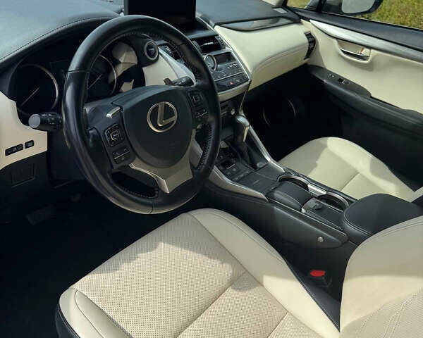 Белый Лексус НХ, объемом двигателя 2.49 л и пробегом 130 тыс. км за 25500 $, фото 6 на Automoto.ua