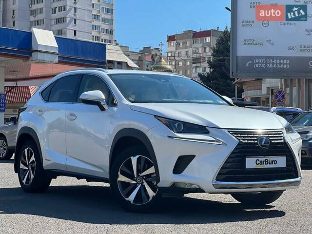Білий Лексус НХ, об'ємом двигуна 2.49 л та пробігом 65 тис. км за 30900 $, фото 1 на Automoto.ua