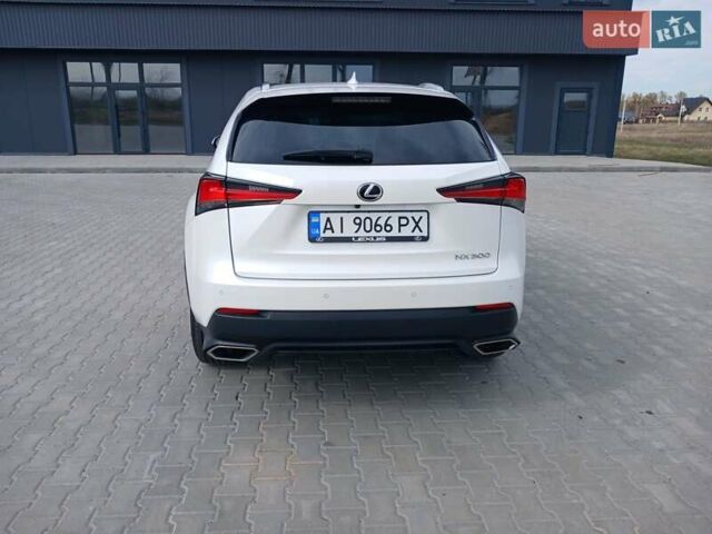 Белый Лексус НХ, объемом двигателя 2 л и пробегом 35 тыс. км за 31500 $, фото 5 на Automoto.ua