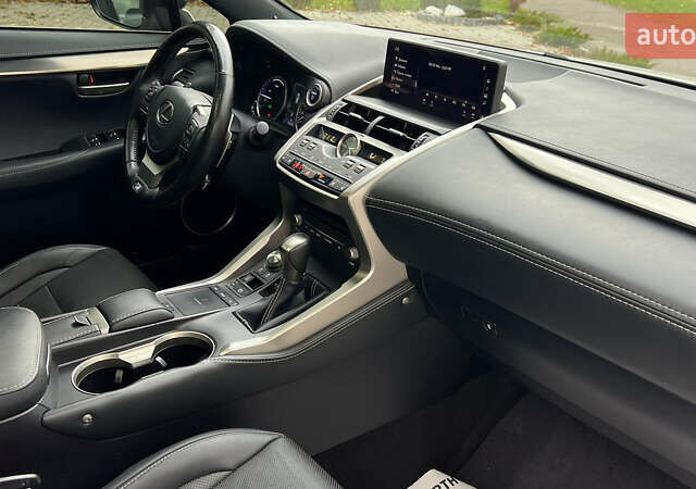 Лексус НХ 2020 у Львові на Automoto.ua Білий Лексус НХ, об'ємом двигуна 2.49 л та пробігом 65 тис. км за 35500 $, фото 40 на Automoto.ua