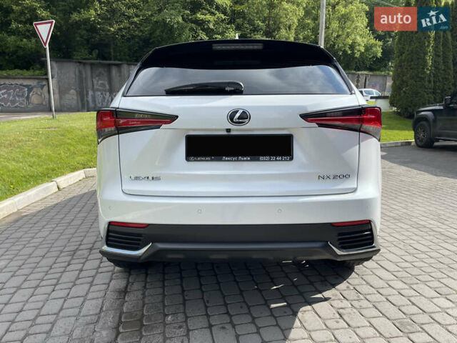 Білий Лексус НХ, об'ємом двигуна 1.99 л та пробігом 128 тис. км за 35500 $, фото 5 на Automoto.ua