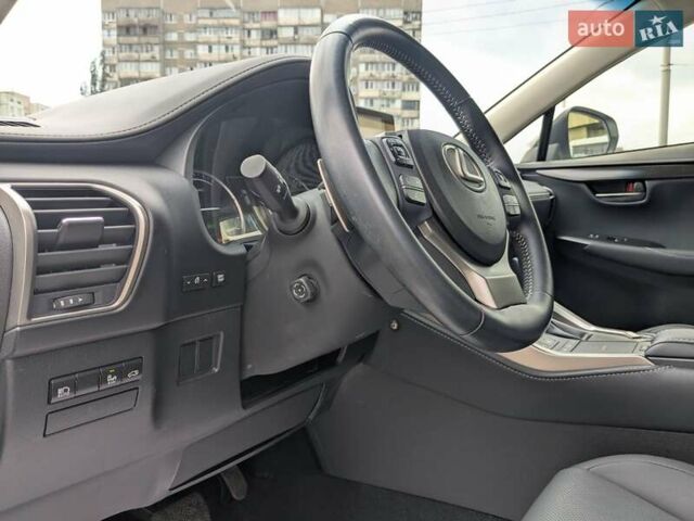 Білий Лексус НХ, об'ємом двигуна 2.49 л та пробігом 57 тис. км за 33700 $, фото 28 на Automoto.ua