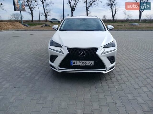 Белый Лексус НХ, объемом двигателя 2 л и пробегом 35 тыс. км за 31500 $, фото 1 на Automoto.ua