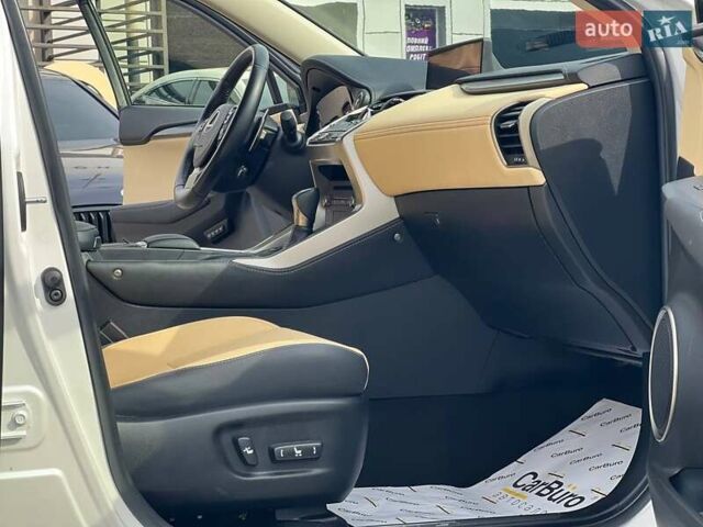 Білий Лексус НХ, об'ємом двигуна 2.49 л та пробігом 65 тис. км за 30700 $, фото 30 на Automoto.ua