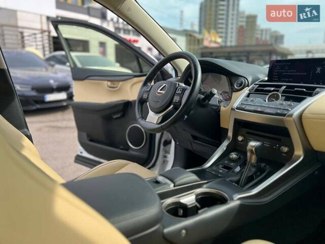 Белый Лексус НХ, объемом двигателя 2.49 л и пробегом 65 тыс. км за 32700 $, фото 26 на Automoto.ua