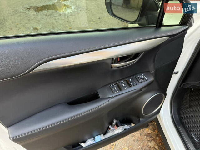 Белый Лексус НХ, объемом двигателя 1.99 л и пробегом 51 тыс. км за 35000 $, фото 15 на Automoto.ua