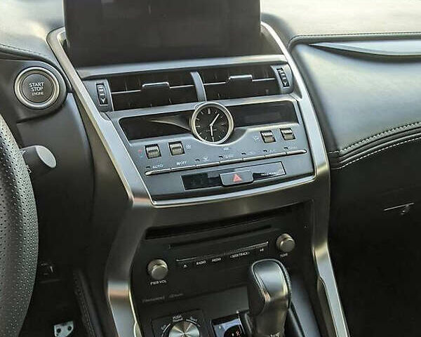 Белый Лексус НХ, объемом двигателя 2 л и пробегом 53 тыс. км за 30000 $, фото 7 на Automoto.ua