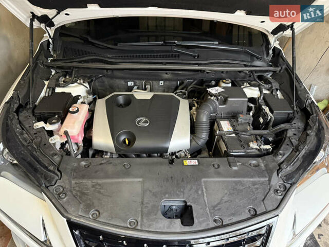 Белый Лексус НХ, объемом двигателя 1.99 л и пробегом 51 тыс. км за 35000 $, фото 4 на Automoto.ua