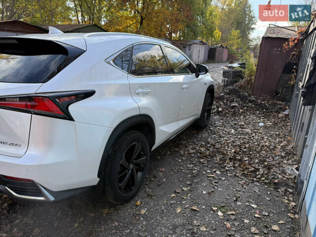 Белый Лексус НХ, объемом двигателя 1.99 л и пробегом 51 тыс. км за 35000 $, фото 12 на Automoto.ua