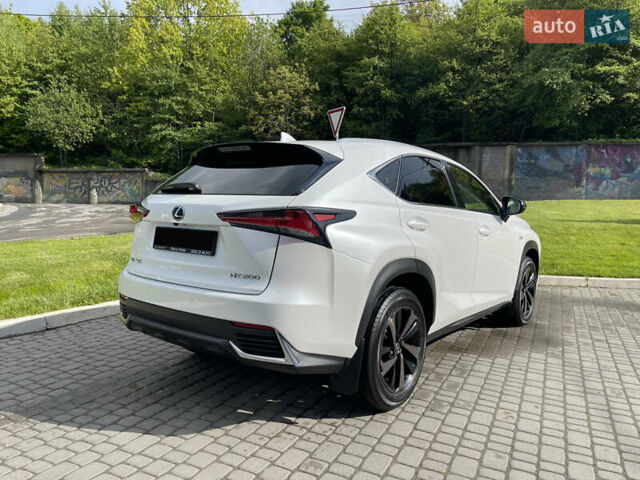 Білий Лексус НХ, об'ємом двигуна 1.99 л та пробігом 128 тис. км за 35500 $, фото 6 на Automoto.ua