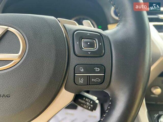 Білий Лексус НХ, об'ємом двигуна 2.49 л та пробігом 65 тис. км за 30700 $, фото 25 на Automoto.ua