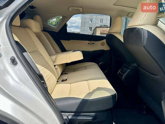 Білий Лексус НХ, об'ємом двигуна 2.49 л та пробігом 45 тис. км за 29799 $, фото 24 на Automoto.ua