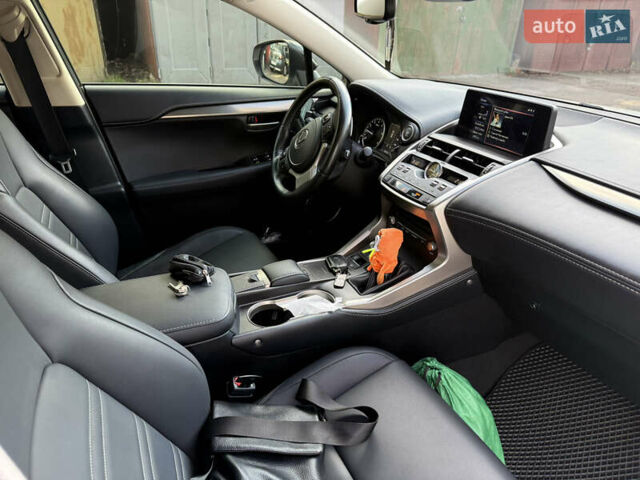 Белый Лексус НХ, объемом двигателя 1.99 л и пробегом 51 тыс. км за 35000 $, фото 13 на Automoto.ua