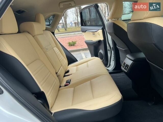 Белый Лексус НХ, объемом двигателя 2 л и пробегом 58 тыс. км за 28999 $, фото 50 на Automoto.ua