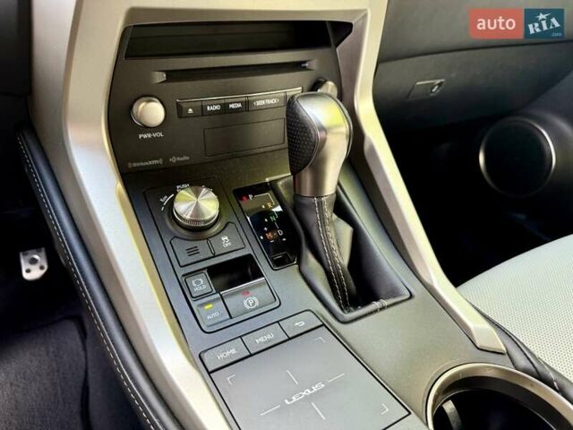 Белый Лексус НХ, объемом двигателя 2 л и пробегом 30 тыс. км за 25900 $, фото 34 на Automoto.ua