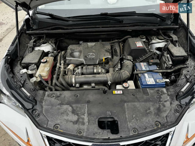 Белый Лексус НХ, объемом двигателя 2 л и пробегом 63 тыс. км за 28250 $, фото 61 на Automoto.ua