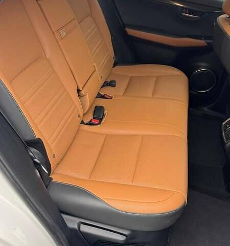 Белый Лексус НХ, объемом двигателя 2 л и пробегом 117 тыс. км за 33500 $, фото 6 на Automoto.ua