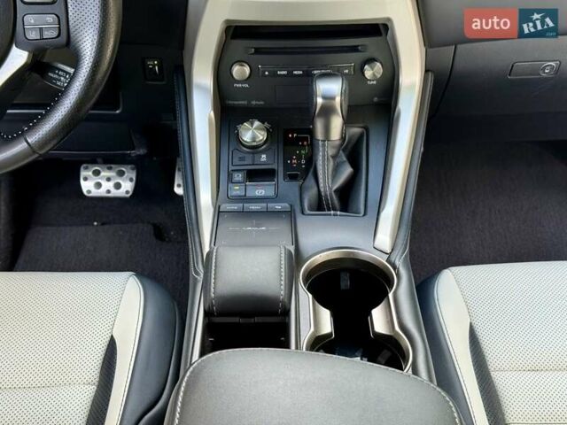 Белый Лексус НХ, объемом двигателя 2 л и пробегом 30 тыс. км за 25900 $, фото 29 на Automoto.ua