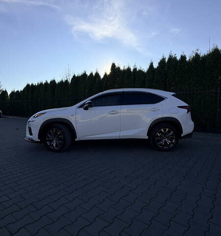 Белый Лексус НХ, объемом двигателя 2 л и пробегом 88 тыс. км за 32000 $, фото 3 на Automoto.ua