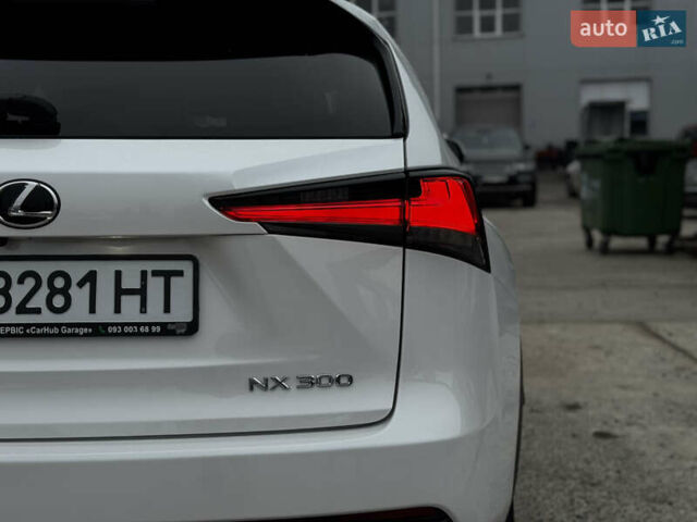 Белый Лексус НХ, объемом двигателя 2 л и пробегом 63 тыс. км за 28250 $, фото 11 на Automoto.ua