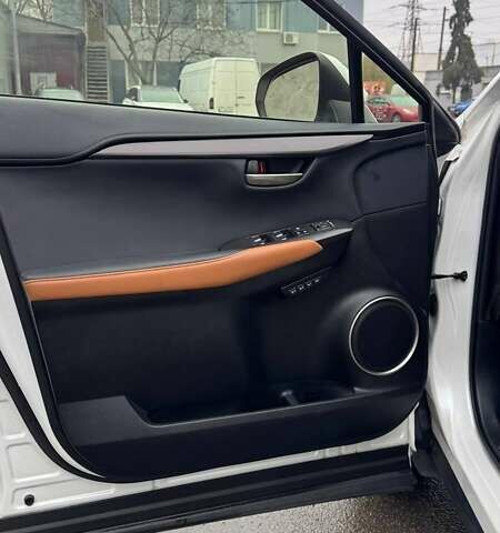 Белый Лексус НХ, объемом двигателя 2 л и пробегом 117 тыс. км за 33500 $, фото 18 на Automoto.ua