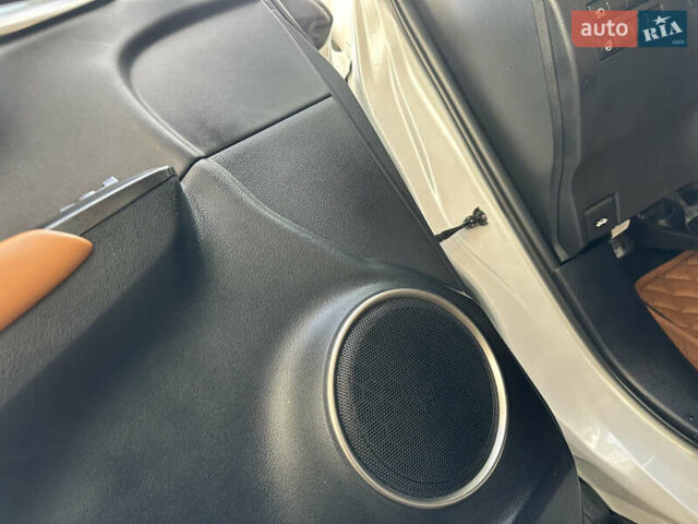 Белый Лексус НХ, объемом двигателя 2.49 л и пробегом 90 тыс. км за 38500 $, фото 43 на Automoto.ua