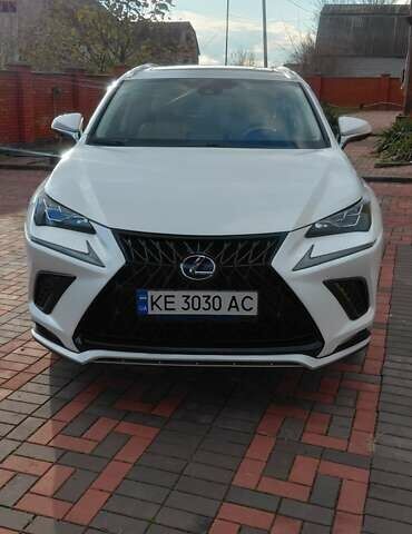 Белый Лексус НХ, объемом двигателя 2.49 л и пробегом 38 тыс. км за 39900 $, фото 4 на Automoto.ua