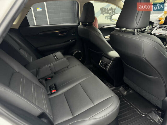 Белый Лексус НХ, объемом двигателя 2 л и пробегом 63 тыс. км за 28250 $, фото 51 на Automoto.ua