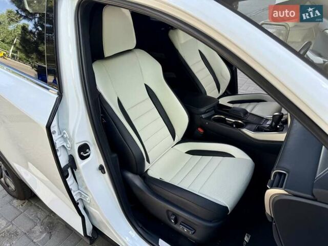 Белый Лексус НХ, объемом двигателя 2 л и пробегом 30 тыс. км за 25900 $, фото 33 на Automoto.ua