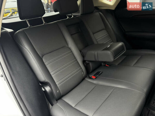 Белый Лексус НХ, объемом двигателя 2 л и пробегом 63 тыс. км за 28250 $, фото 52 на Automoto.ua