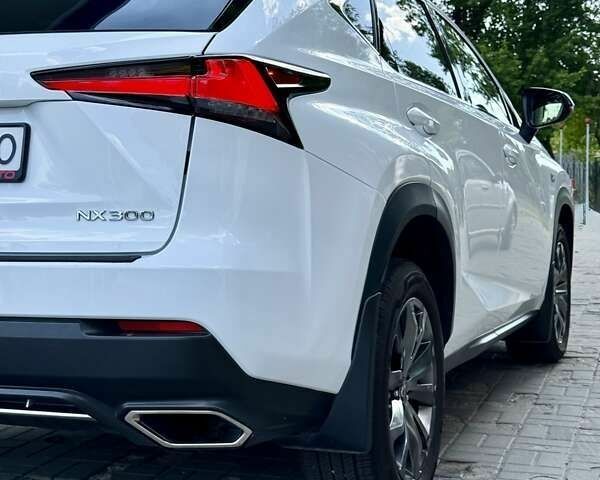 Белый Лексус НХ, объемом двигателя 2 л и пробегом 30 тыс. км за 26300 $, фото 15 на Automoto.ua