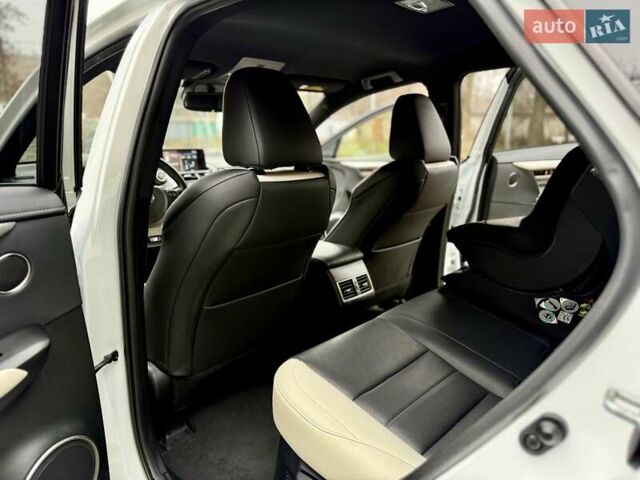 Білий Лексус НХ, об'ємом двигуна 2 л та пробігом 30 тис. км за 25800 $, фото 23 на Automoto.ua