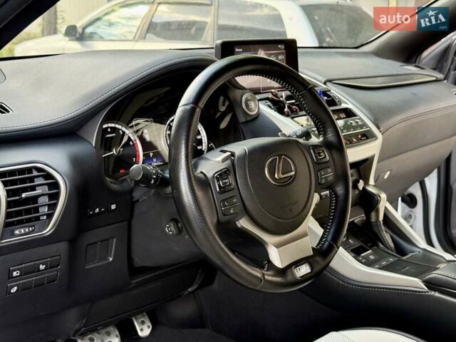 Белый Лексус НХ, объемом двигателя 2 л и пробегом 30 тыс. км за 25900 $, фото 23 на Automoto.ua