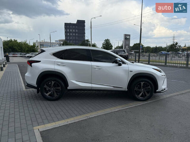 Белый Лексус НХ, объемом двигателя 2 л и пробегом 53 тыс. км за 37900 $, фото 3 на Automoto.ua