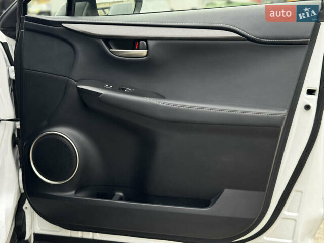 Белый Лексус НХ, объемом двигателя 2 л и пробегом 63 тыс. км за 28250 $, фото 54 на Automoto.ua