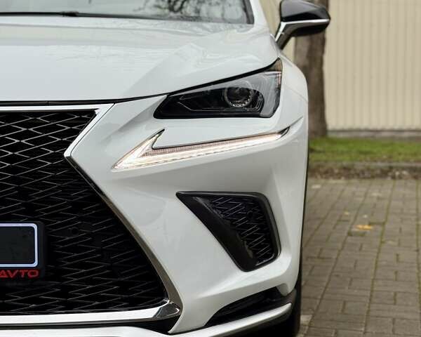 Білий Лексус НХ, об'ємом двигуна 2 л та пробігом 30 тис. км за 25800 $, фото 6 на Automoto.ua