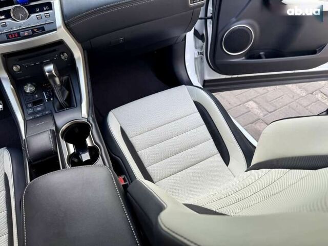 Белый Лексус НХ, объемом двигателя 2 л и пробегом 30 тыс. км за 26300 $, фото 28 на Automoto.ua