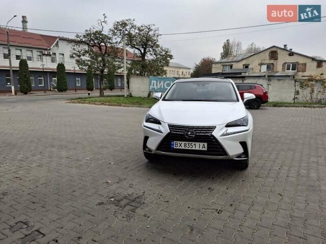 Белый Лексус НХ, объемом двигателя 2 л и пробегом 19 тыс. км за 34900 $, фото 1 на Automoto.ua