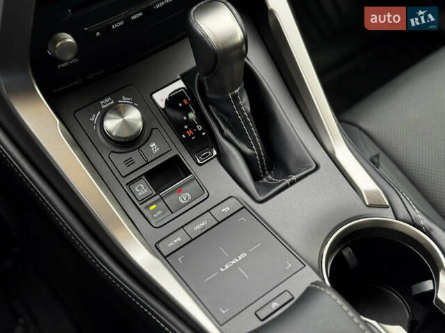 Белый Лексус НХ, объемом двигателя 2 л и пробегом 63 тыс. км за 28250 $, фото 33 на Automoto.ua