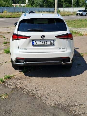 Білий Лексус НХ, об'ємом двигуна 1.99 л та пробігом 40 тис. км за 39500 $, фото 8 на Automoto.ua