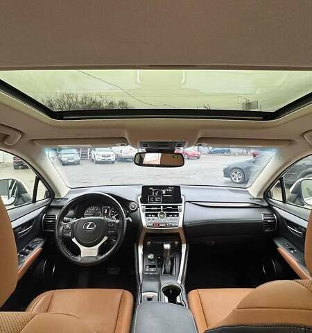 Белый Лексус НХ, объемом двигателя 2 л и пробегом 117 тыс. км за 33500 $, фото 7 на Automoto.ua