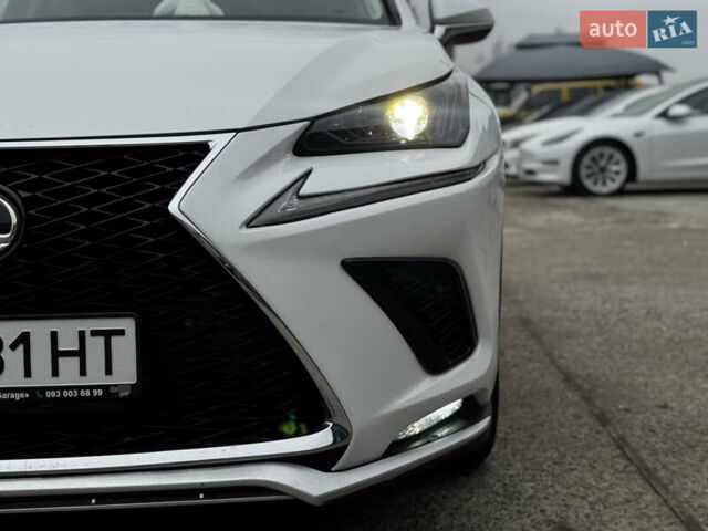 Белый Лексус НХ, объемом двигателя 2 л и пробегом 63 тыс. км за 28250 $, фото 9 на Automoto.ua