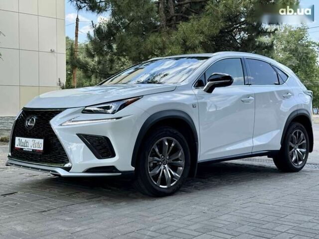 Белый Лексус НХ, объемом двигателя 2 л и пробегом 30 тыс. км за 26300 $, фото 2 на Automoto.ua