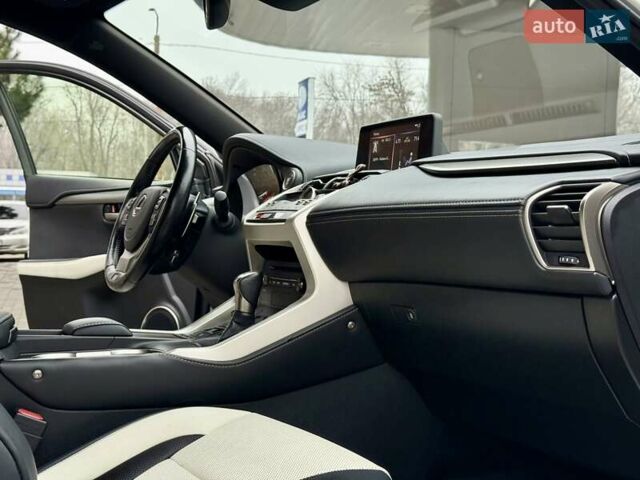 Білий Лексус НХ, об'ємом двигуна 2 л та пробігом 30 тис. км за 25800 $, фото 30 на Automoto.ua