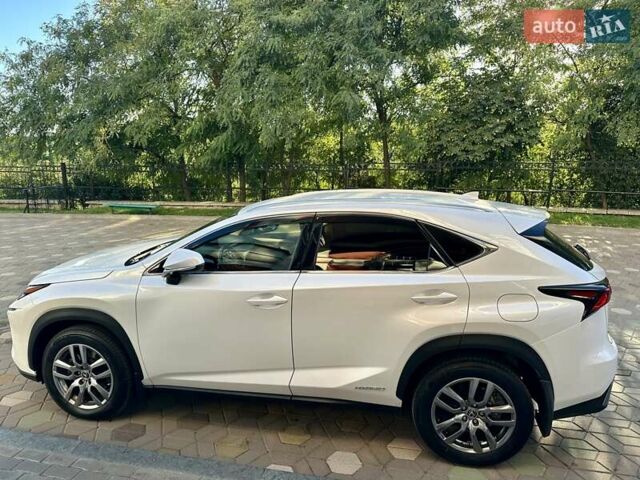 Білий Лексус НХ, об'ємом двигуна 2.49 л та пробігом 49 тис. км за 40500 $, фото 1 на Automoto.ua