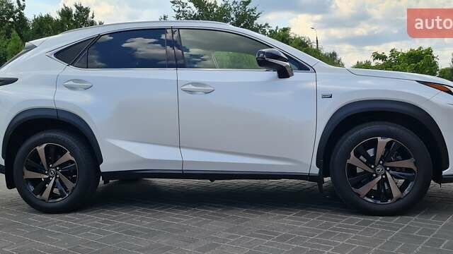 Білий Лексус НХ, об'ємом двигуна 1.99 л та пробігом 40 тис. км за 39500 $, фото 60 на Automoto.ua
