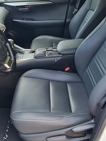 Білий Лексус НХ, об'ємом двигуна 1.99 л та пробігом 40 тис. км за 39500 $, фото 32 на Automoto.ua